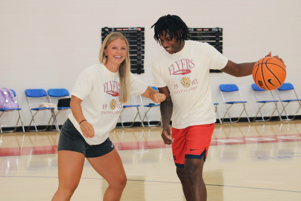 Dayton Flyers Vintage Basketball T-Shirt